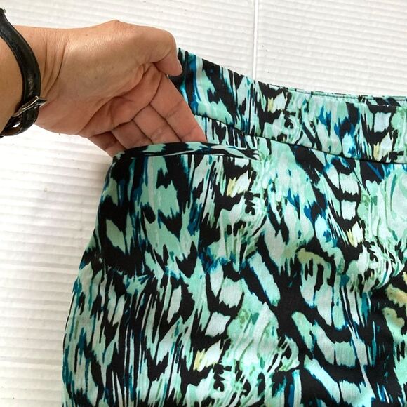 CHICOS So Slimming Brigitte Printed Sl Green Black Abstract Design Large Size 16 - Picture 2 of 15